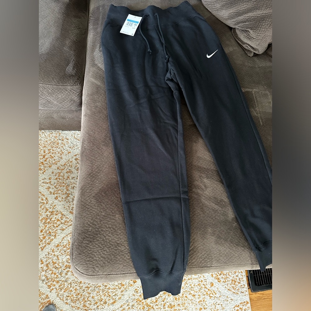 Women’s Nike high rise joggers